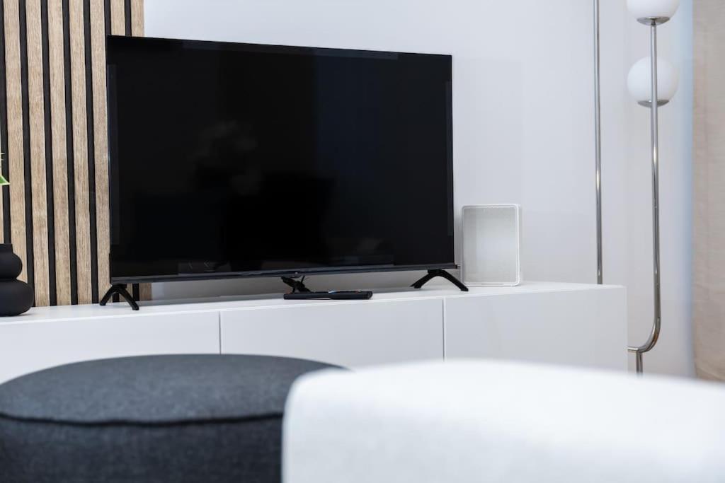 Orestaliving - Spacious 2Br On The Danube Canal Wien Ngoại thất bức ảnh